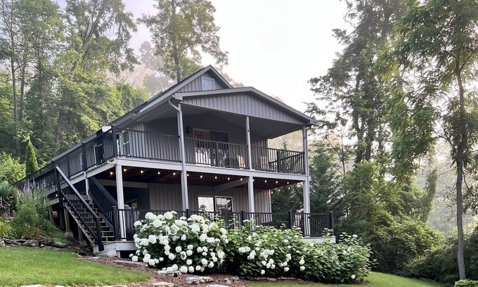 Mattawana Cabin | Cozy getaway with spa close to Juniata River and Raystown..