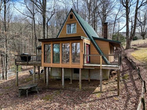 Suches House | Cozy Getaways in this Cute A-Frame Cabin in Suches, Georgia