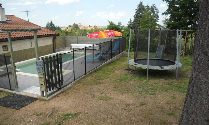 Saint-Haon-le-Chatel Cottage | Relaxing Gite Saint-Haon-le-Châtel: 3 Bedrooms & Pool