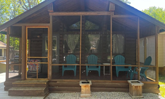 Grand Beach Cottage | Pet-Friendly Grand Beach Cottage Steps from the Boardwalk