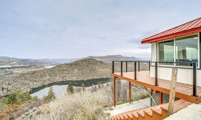 Grand Coulee House | Inviting Grand Coulee Home with Deck and Scenic Views