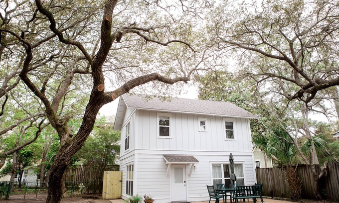 Grayton Beach House | Charming Grayton Beach Cottage with Ocean View & Spa