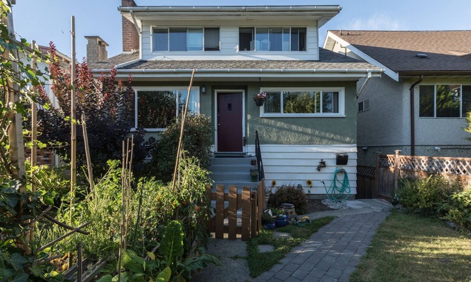 Renfrew-Collingwood House | Inviting Ground Level Suite with Kitchen & Private Entrance