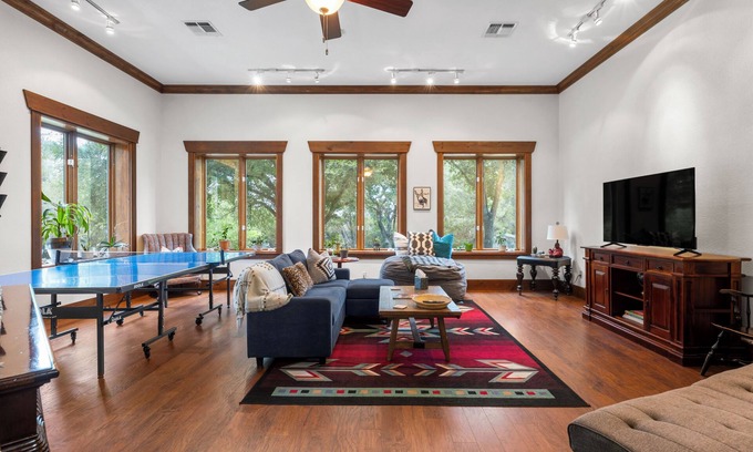 Austin House | Top-Rated Fitzhugh Road TX Hill Country Guest House Escape