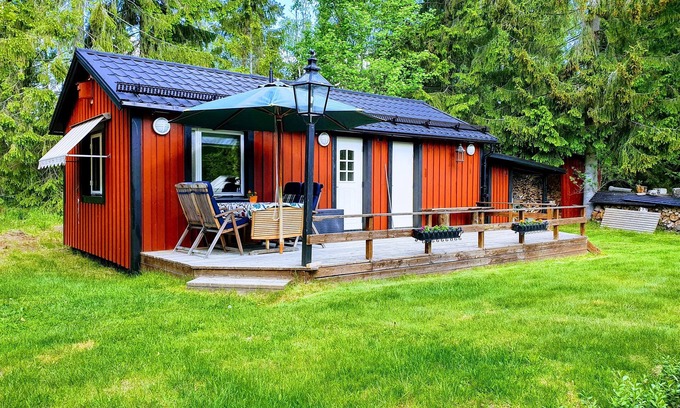 Ingaro Cabin | Charming Guest House on Ingarö with Ocean Views & Breakfast