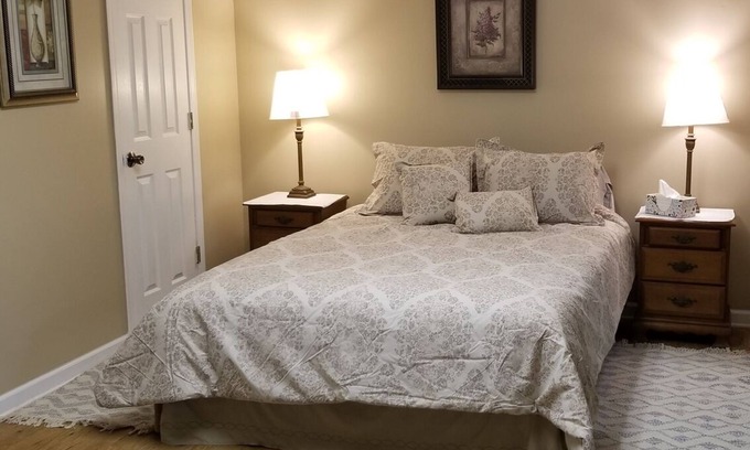 Candler Apartment | Private Guest Suite with Kitchen & Perfect 10 Rating