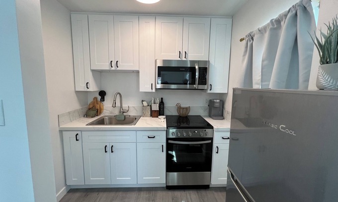 Whittier Apartment | Inviting Guest Suite with Kitchen & Patio near Disney