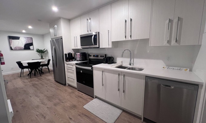 Tuscany House | Cozy guest suite, walking trails, mins from Canada Olympic Park & Banff