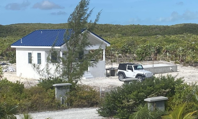 Bambarra Villa | Charming Guest Villa with Ocean View in Middle Caicos