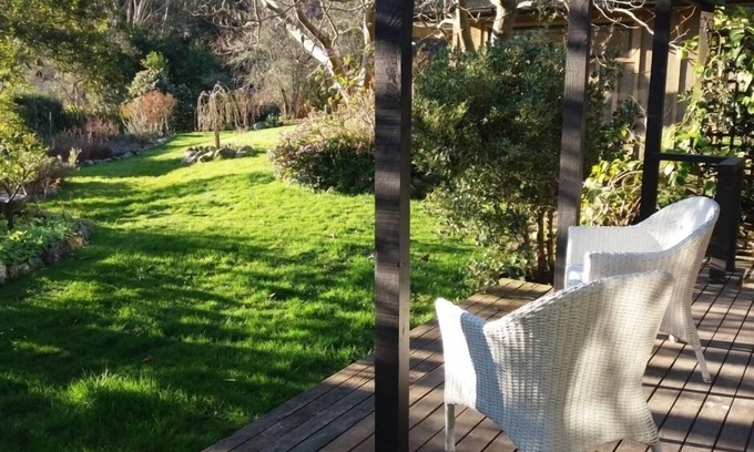 Manakau House | Inviting Guesthouse Nestled in a Beautiful Garden Oasis