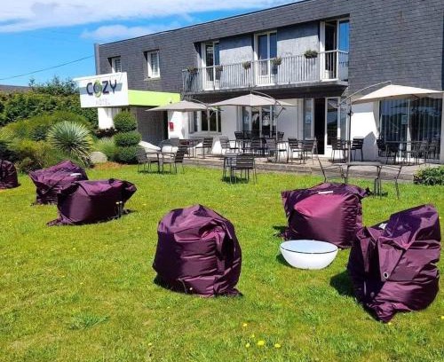 Plouigneau Hotel | Welcoming Hôtel Logis Morlaix with Pet-Friendly Perks