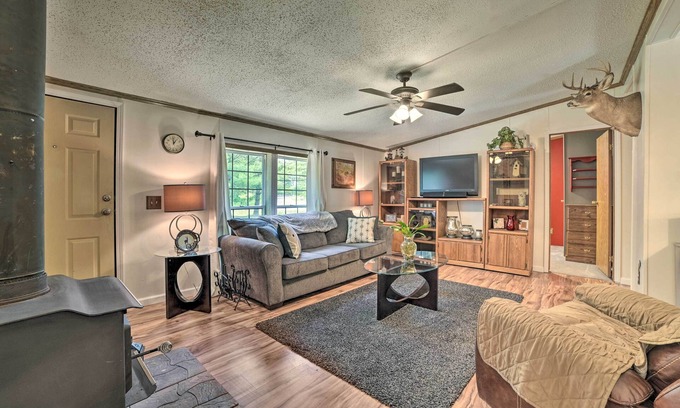 Long Lake Cottage | Inviting Hale Home Near Long & Loon Lakes with Ocean View