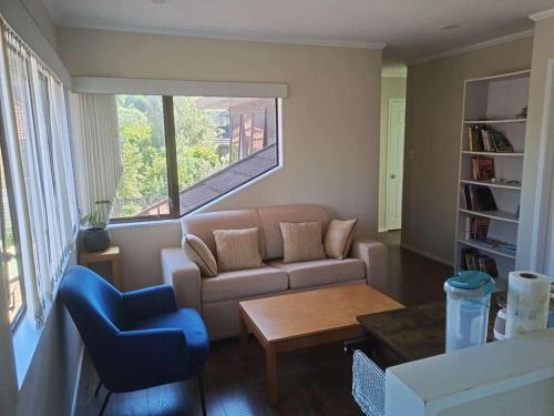 Half Moon Bay House | Inviting Half Moon Bay Homestay with Family-Friendly Amenities