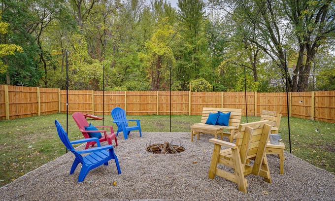 Hart House | Inviting Hart Getaway: Fire Pit & Close to Lake Activities