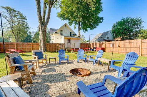 Hart House | Charming Hart Getaway: Fire Pit & Close to Lake Fun!