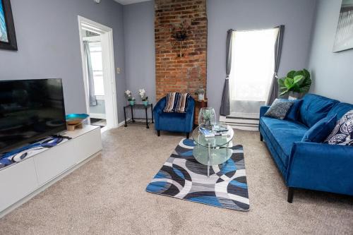 Little Italy Apartment | Charming Getaway Steps from Harbor East - Family Friendly