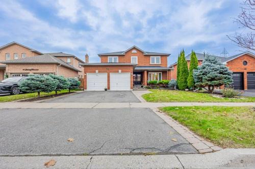 Whitby Apartment | Inviting Haven Retreat: 2-Bed Basement for Families