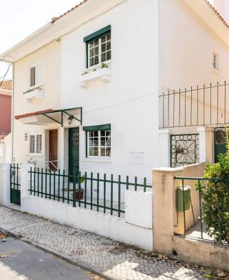 Beato House | Pet-Friendly Cozy Haven Retreat with Ocean Views