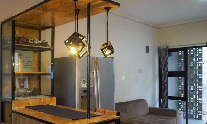 Setiabudi House | Charming Retreat with Rooftop & Jacuzzi for Family Fun
