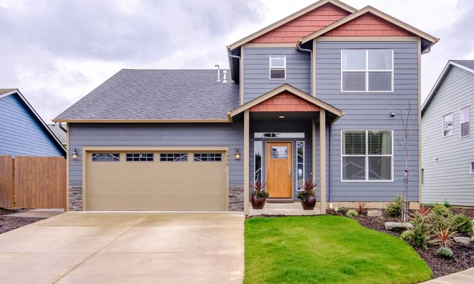 Salem House | Idyllic Hayesville Home with Ocean View & Spa Amenities