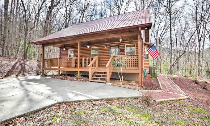 Hayesville Cabin | Inviting Hayesville Retreat with Deck & Mountain Views