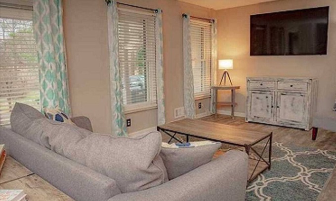 Sparks House | Cozy Retreat: Family & Pet-Friendly Getaway Awaits