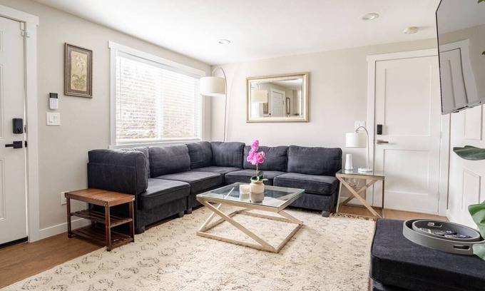 Bryn Mawr-Skyway House | Cozy hidden gem, 2-bedroom house minutes from Seattle. Home away from home
