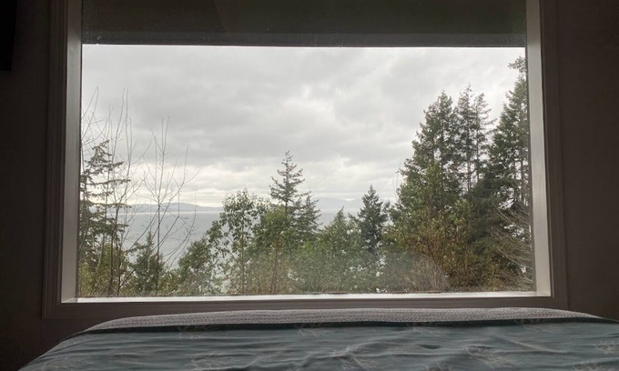 Skagit County Cabin | Serene Mountain-Sea Retreat with Spa and Hot Tub Access