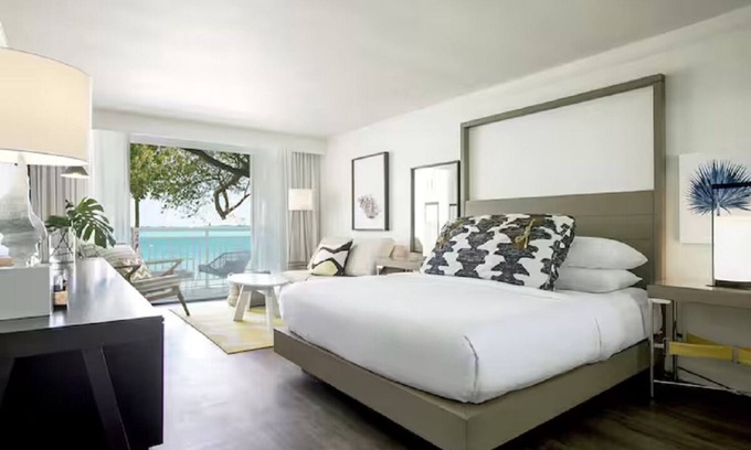 Rock Harbor Hotel | Cozy Hideaway w/Private Balcony & Poolside Relaxation in Key Largo