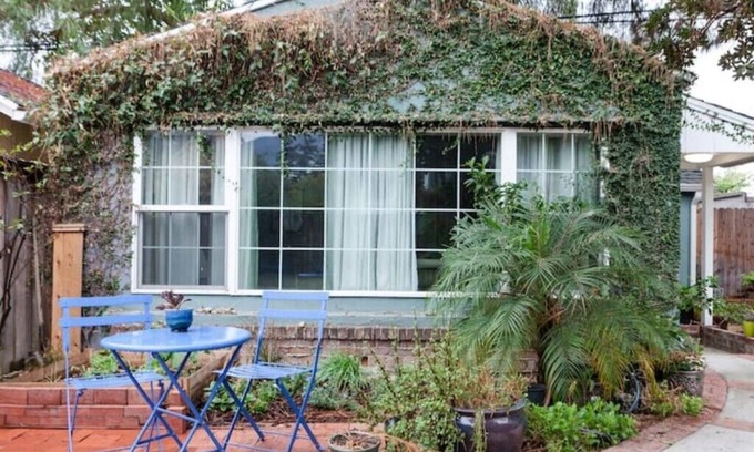 Pasadena House | Charming Cozy Hideaway with Kitchen & Child-Friendly Amenities