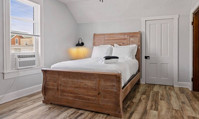 Washington House | Historic WashMo Home: Pet & Child Friendly Getaway