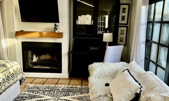 Petaluma Cottage | Charming Historical Cottage in Petaluma, Perfect for Families