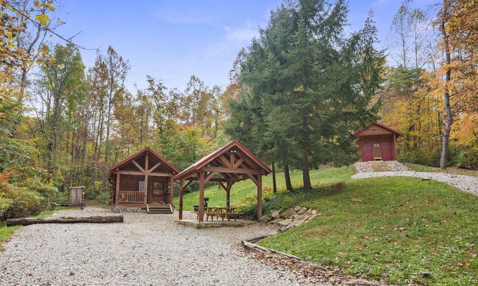 Logan Cabin | Inviting Hocking Hills Cabin with Ocean View & Family Amenities
