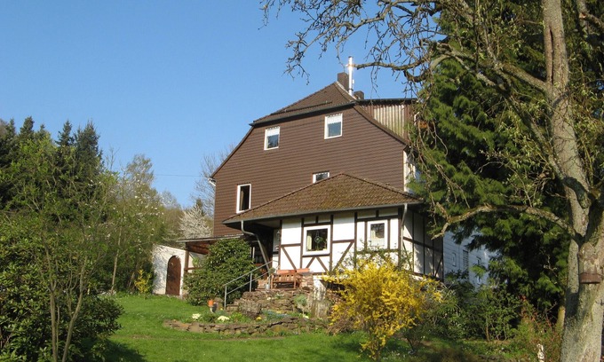 Nienover Apartment | Inviting Holiday Apartment with Pool and Pet-Friendly Perks