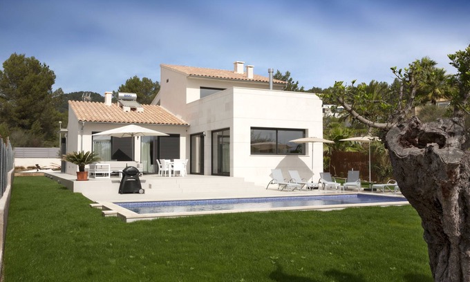 Crestatx Villa | Inviting Villa with Pool and Ocean View in Mallorca