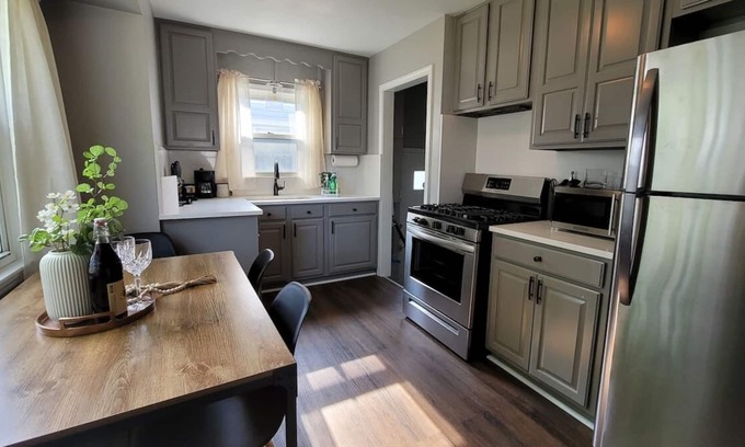 Lincoln Park House | Guest Rated 10/10: Cozy Home Near DTW & Downtown Detroit