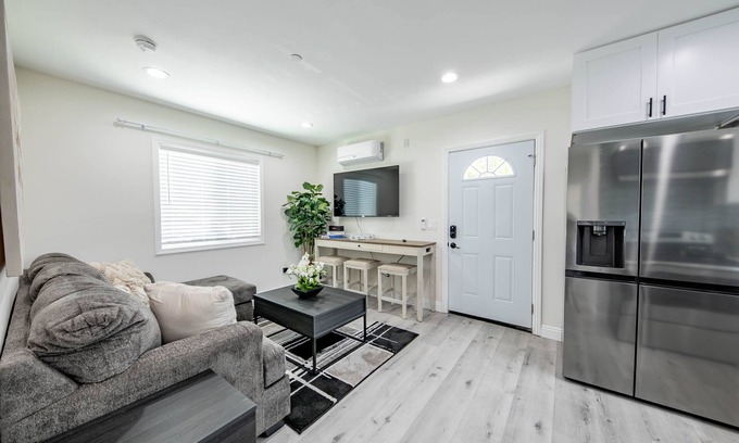 Alhambra House | Inviting 2-Bedroom Retreat Near DTLA with Parking & Spa