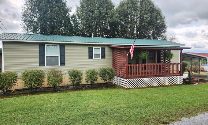 Telford House | Charming Retreat 5 Minutes from Historic Jonesborough!