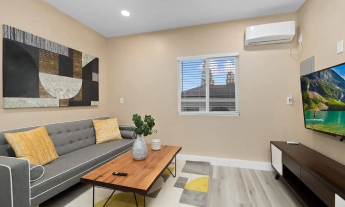 Altadena House | Beachside Retreat with Pool and Kitchen - 6 Min to Shore