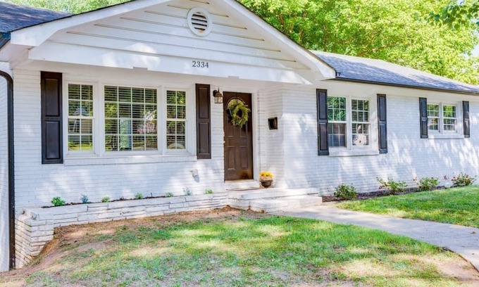 Charlotte House | Inviting Retreat: 9.6/10 Rated Home Near Airport & Uptown