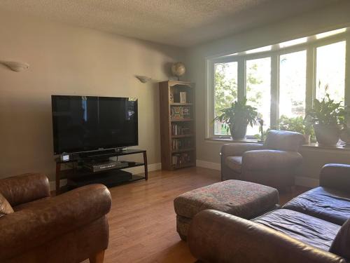 New Dundee House | Cozy Home Away From Home
