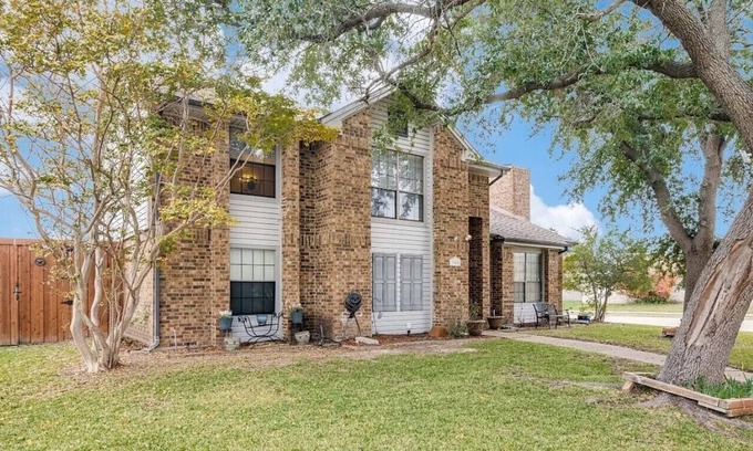 Rowlett House | Comfortable Retreat with Hot Tub & Pet-Friendly Amenities