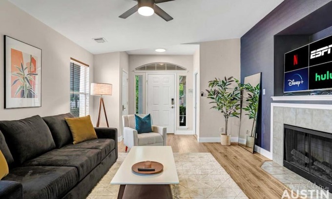Olympic Heights House | Inviting King Bed Retreat with Pet-Friendly Comfort