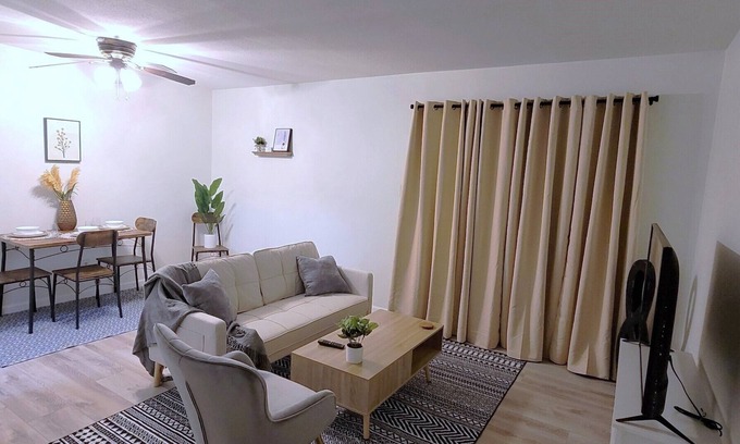 College Station Apartment | Inviting Apartment in the Heart of Aggieland with Breakfast