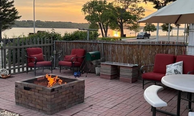 Ortonville House | Cozy Home by boat launch, park, dock and downtown Ortonville and Big Stone