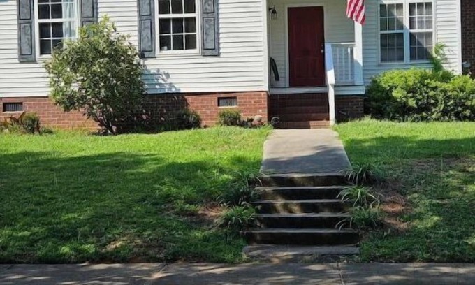 Earlewood House | Inviting Retreat Near Downtown Columbia - Pet Friendly & More