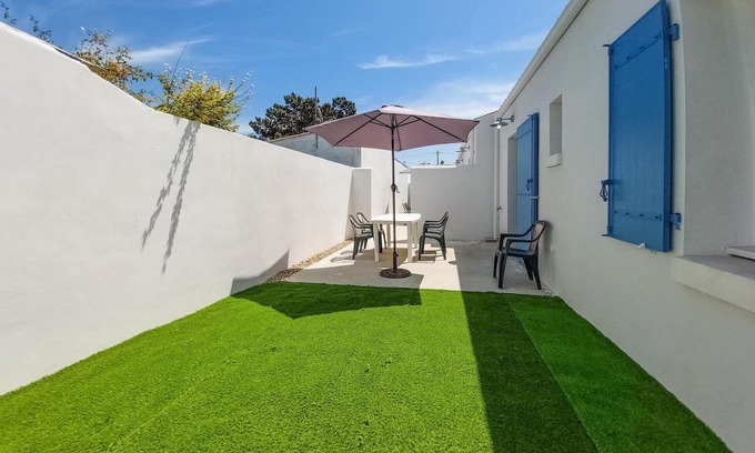 Saint-Denis-d'Oleron House | Relaxing Oceanfront Retreat for Your Dream Vacation