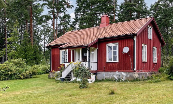 Åmål House | Idyllic Wooden House with Spa & Lake View - Guest Rated 10/10