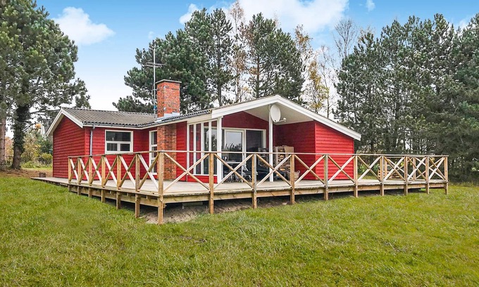 Oster Somarken House | Elegant Wooden House with Ocean View and Open Kitchen