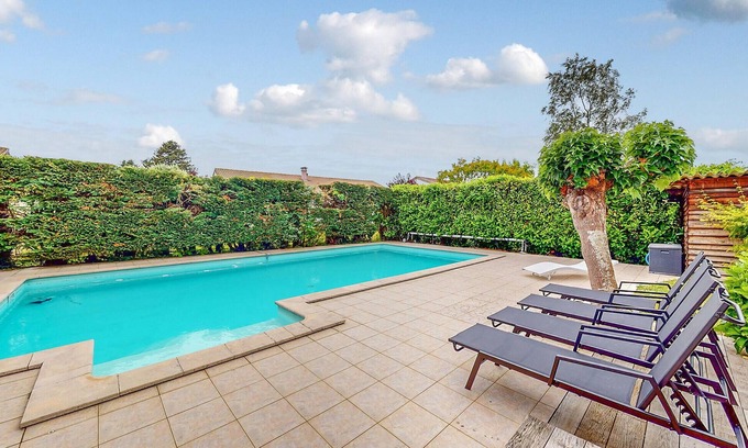 Angresse House | Idyllic Villa with Pool Minutes from the Ocean